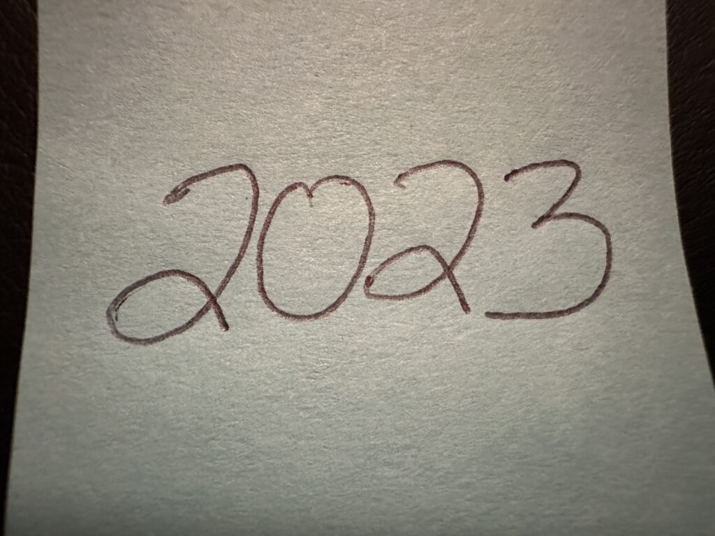 Post it note with 2023 written on it
