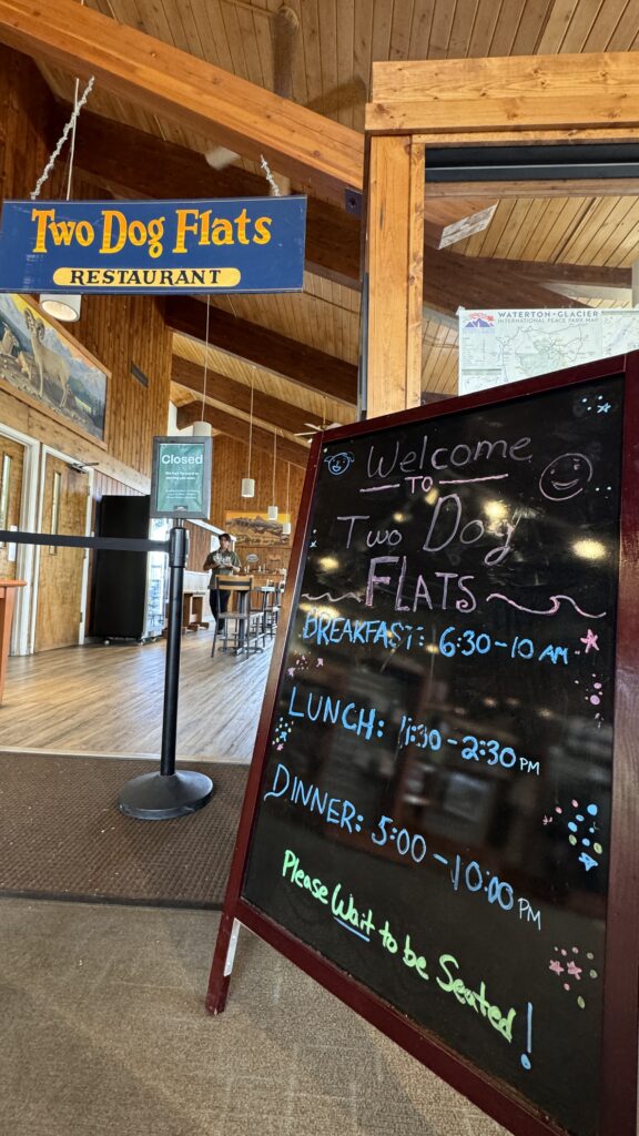 Restaurant operating hours sign